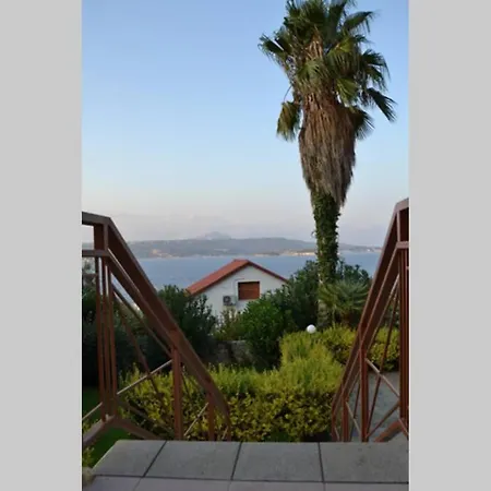 Melpomeni Villa *